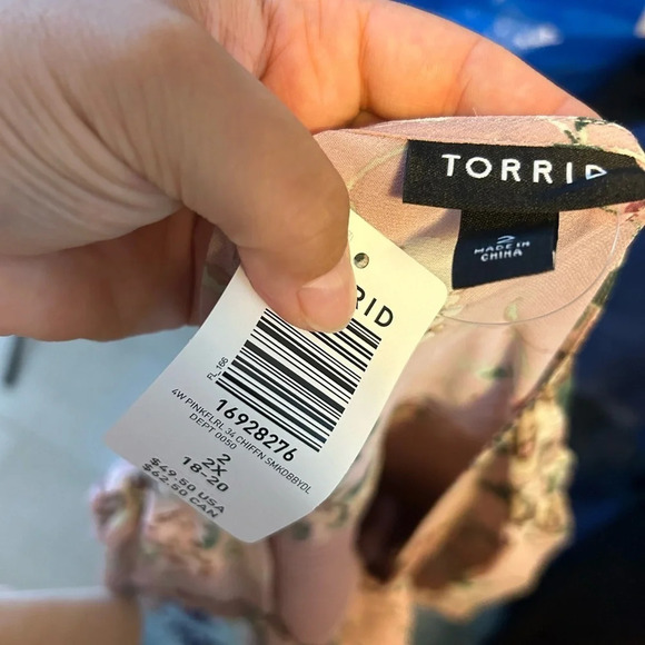 Nwt Torrid Floral Smocked Babydoll Blouse - Picture 3 of 4